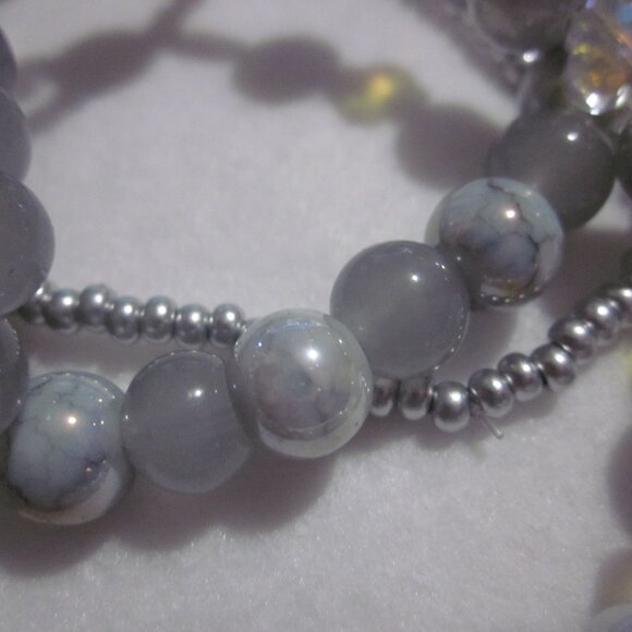 Gray and Silver Bracelet Set. - Picture 5 of 6
